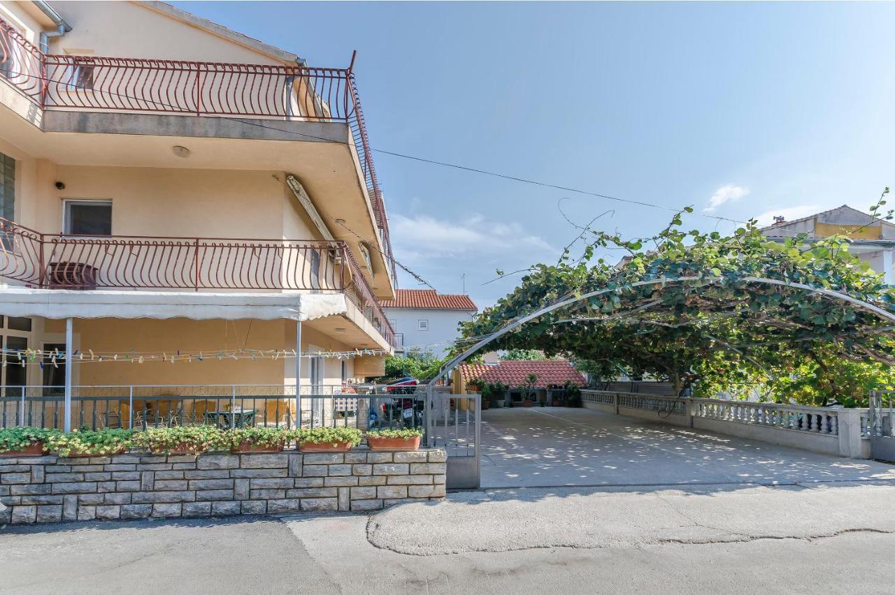 Apartments Mira I Vodice Bagian luar foto