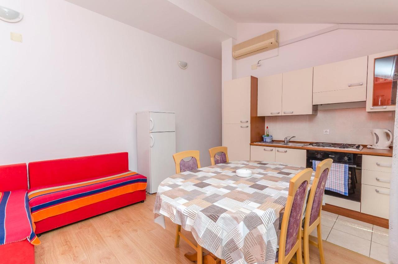Apartments Mira I Vodice Bagian luar foto