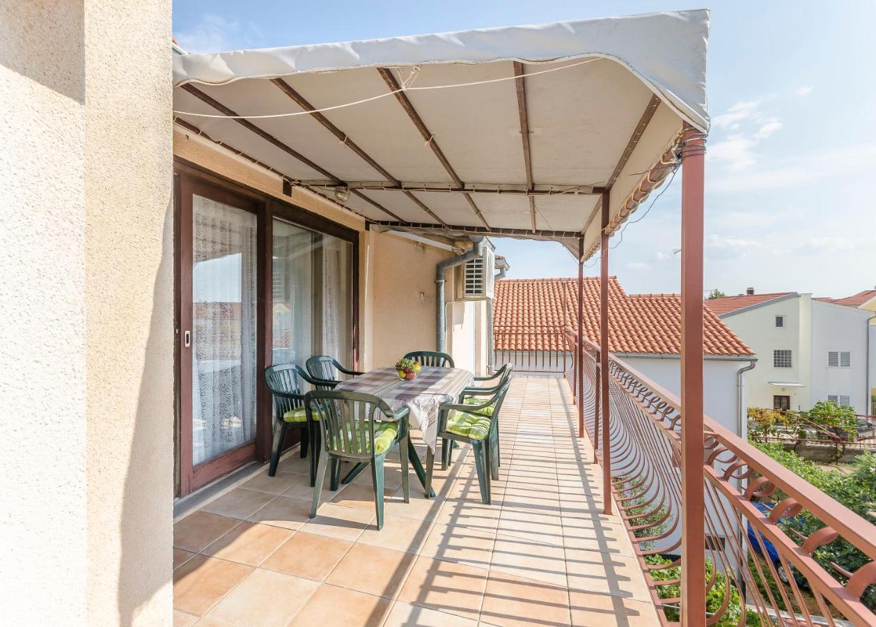 Apartments Mira I Vodice Bagian luar foto