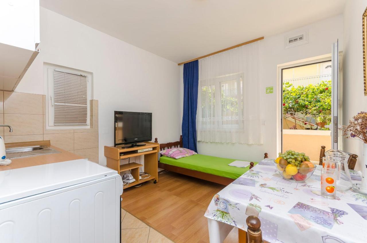 Apartments Mira I Vodice Bagian luar foto