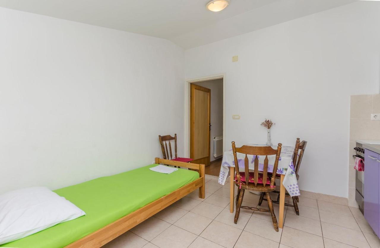 Apartments Mira I Vodice Bagian luar foto