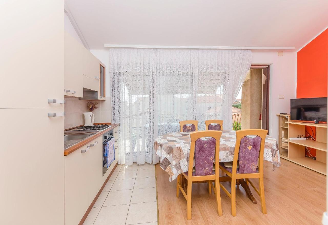 Apartments Mira I Vodice Bagian luar foto