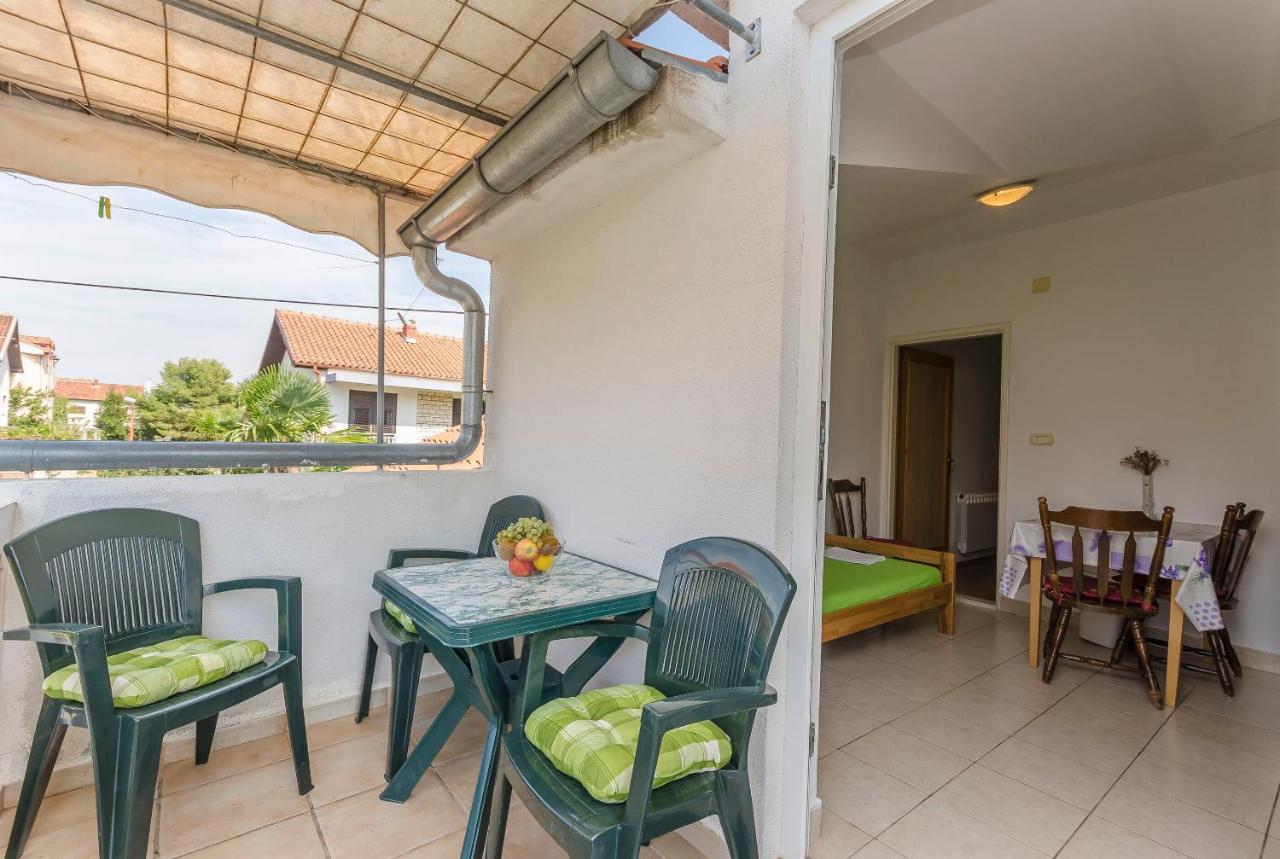 Apartments Mira I Vodice Bagian luar foto