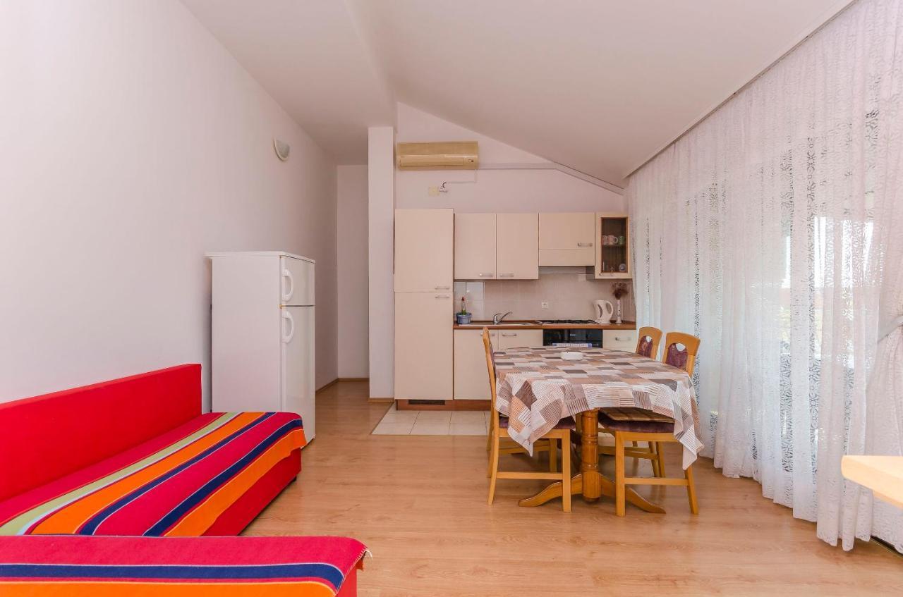 Apartments Mira I Vodice Bagian luar foto